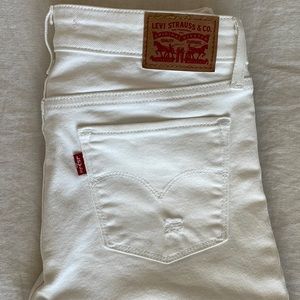 White Levi’s Jeans